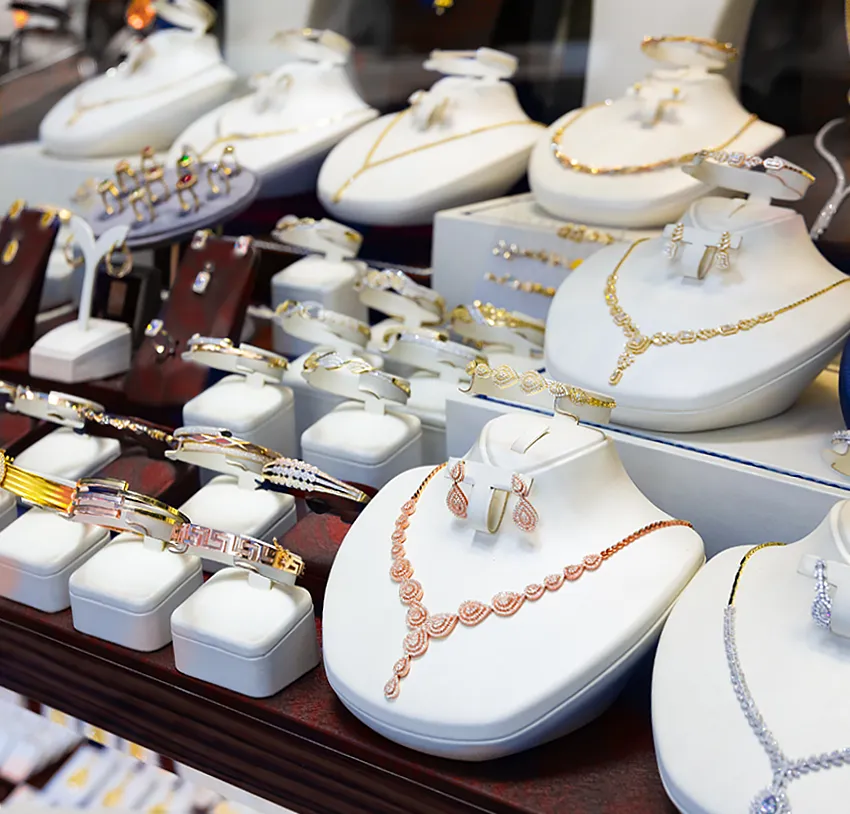 Jewelry store SOLS JEWELRY where you will find various jewelry: bracelets, necklaces, rings, wedding rings, engagement rings and much more.