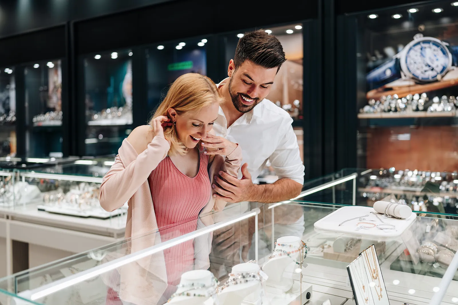 Showcase of the Sols Jewelry store. Large selection of gold, silver and platinum jewelry.
